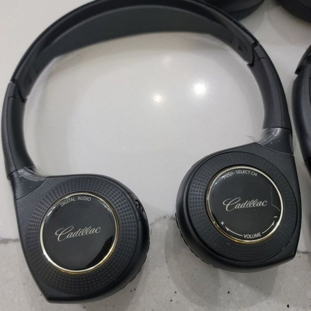 Cadillac digital headphones for Cadillac vehicles 1 of 84001924. ONE PAIR